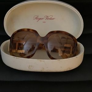 Roger Vivier Over Sized Sunglasses -